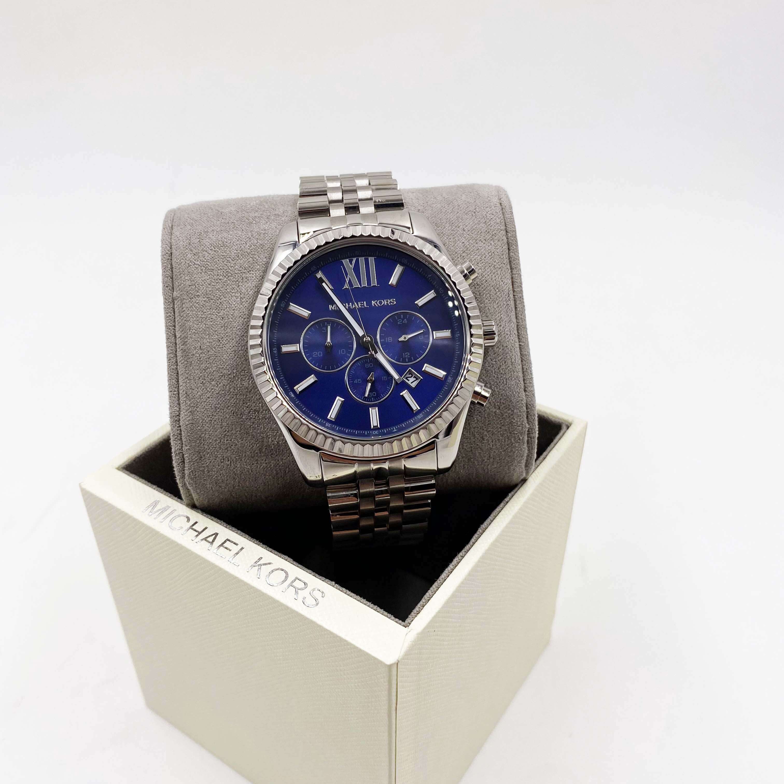 Montre michael kors online fond bleu