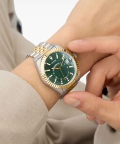 Alternative view of Guess Montre bicolore or et argent – Montre Homme